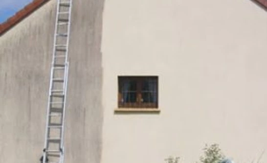 Avant après nettoyage de façade de maison en Dordogne 24 démoussage et entretien extérieur